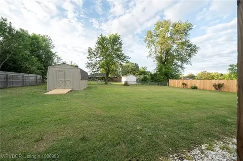 Exterior - 1401 Meadow Cir, Fort Smith, AR 72908 photo 6 of 7