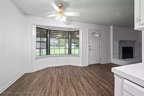 Living - 1401 Meadow Cir, Fort Smith, AR 72908 photo 3 of 8