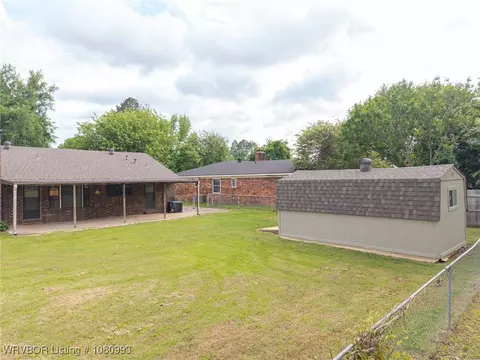 Exterior - 1401 Meadow Cir, Fort Smith, AR 72908 photo 4 of 7