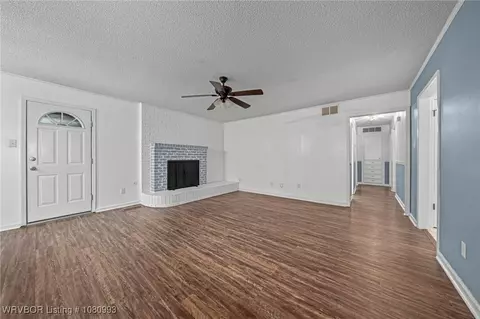 Living - 1401 Meadow Cir, Fort Smith, AR 72908 photo 7 of 8