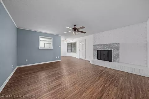 Living - 1401 Meadow Cir, Fort Smith, AR 72908 photo 4 of 8