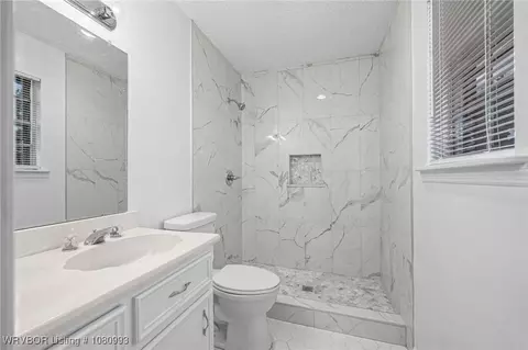 Bath - 1401 Meadow Cir, Fort Smith, AR 72908 photo 1 of 5