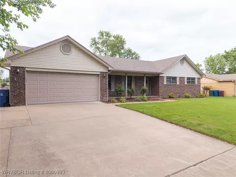 Exterior - 1401 Meadow Cir, Fort Smith, AR 72908 photo 2 of 7