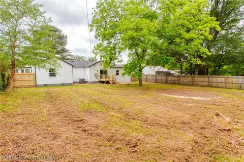 Exterior - 2711 Virginia Ave, Fort Smith, AR 72904 photo 6 of 12