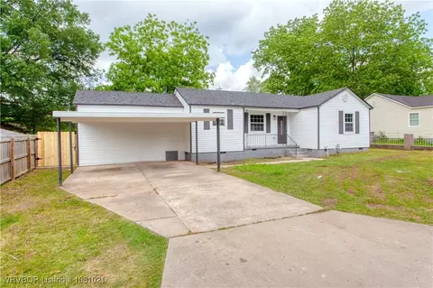 Exterior - 2711 Virginia Ave, Fort Smith, AR 72904 photo 2 of 12