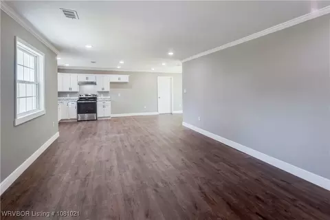 Living - 2711 Virginia Ave, Fort Smith, AR 72904 photo 2 of 7