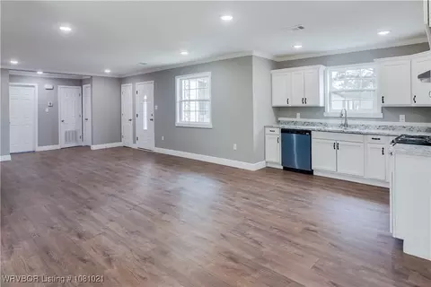 Living - 2711 Virginia Ave, Fort Smith, AR 72904 photo 5 of 7