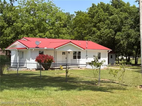 304 E Madison Ave, Midland, AR 72945