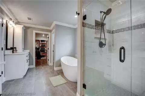Bath - 2803 Turtle Creek Dr, Lavaca, AR 72941 photo 1 of 6