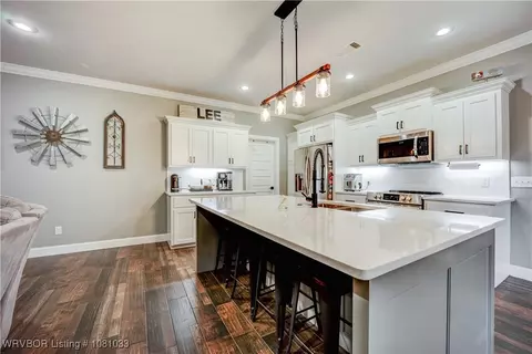 Kitchen - 2803 Turtle Creek Dr, Lavaca, AR 72941 photo 2 of 5