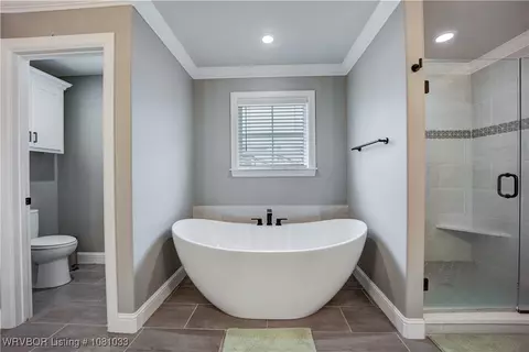 Bath - 2803 Turtle Creek Dr, Lavaca, AR 72941 photo 3 of 6