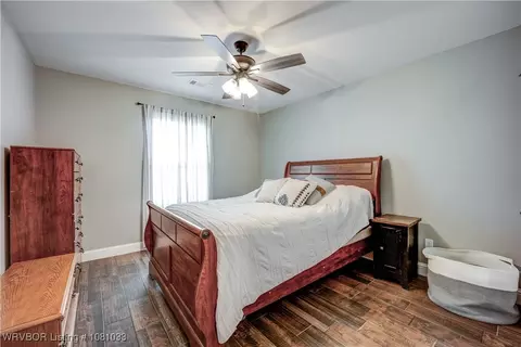 Bedroom - 2803 Turtle Creek Dr, Lavaca, AR 72941 photo 3 of 4