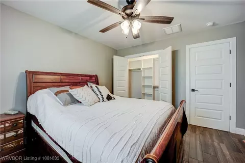 Bedroom - 2803 Turtle Creek Dr, Lavaca, AR 72941 photo 2 of 4