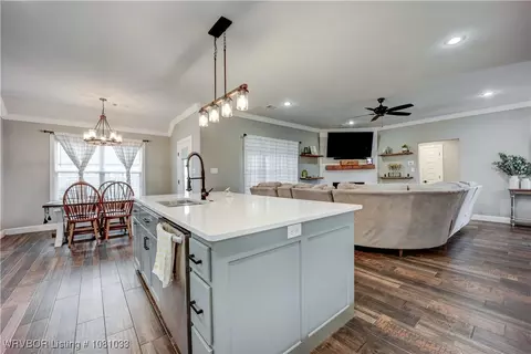 Kitchen - 2803 Turtle Creek Dr, Lavaca, AR 72941 photo 4 of 5
