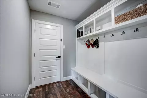 Entry Way - 2803 Turtle Creek Dr, Lavaca, AR 72941 photo 2 of 2