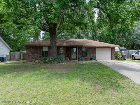 224 Country Lane Dr, Alma, AR 72921
