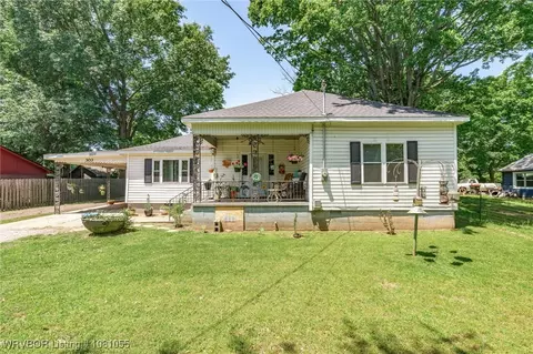 303 4th St, Lavaca, AR 72941