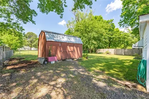 303 4th St, Lavaca, AR 72941 photo 3