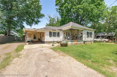 303 4th St, Lavaca, AR 72941 photo 2
