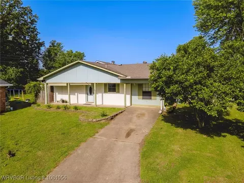 Exterior - 1515 M Cir, Barling, AR 72923 photo 2 of 6