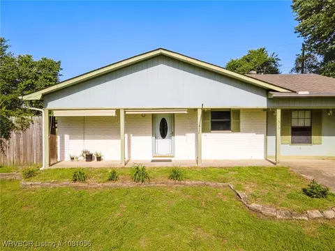 1515 M Cir, Barling, AR 72923