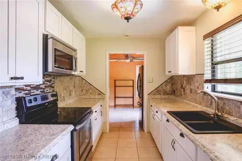 Kitchen - 1515 M Cir, Barling, AR 72923 photo 1 of 2