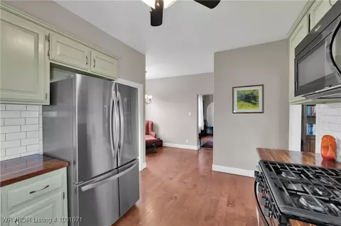 Kitchen - 101 N Albert Pike Ave, Fort Smith, AR 72903 photo 4 of 4