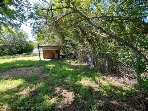 Exterior - 1117 18th St, Ozark, AR 72949 photo 5 of 10