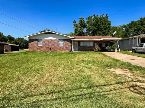 1117 18th St, Ozark, AR 72949