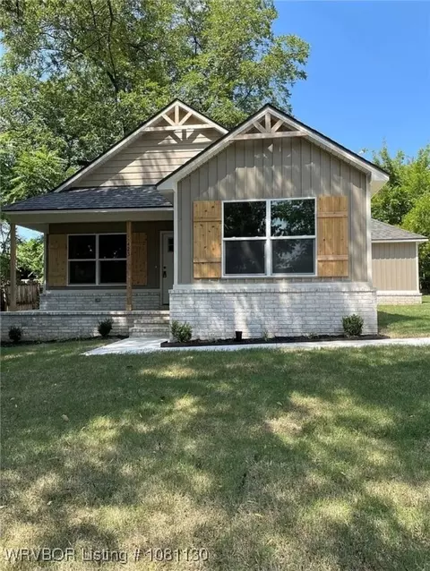 423 12th St, Van Buren, AR 72956