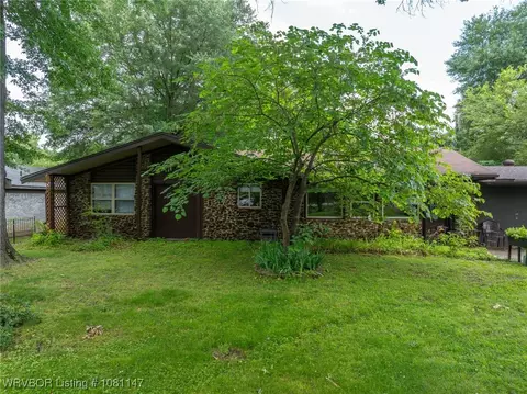 515 El Paso St, Greenwood, AR 72936 photo 2