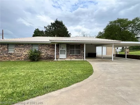 105 7th St, Paris, AR 72855