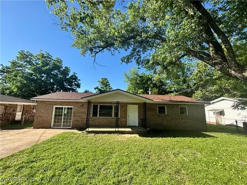 1117 W Creek Ave, Sallisaw, OK 74955