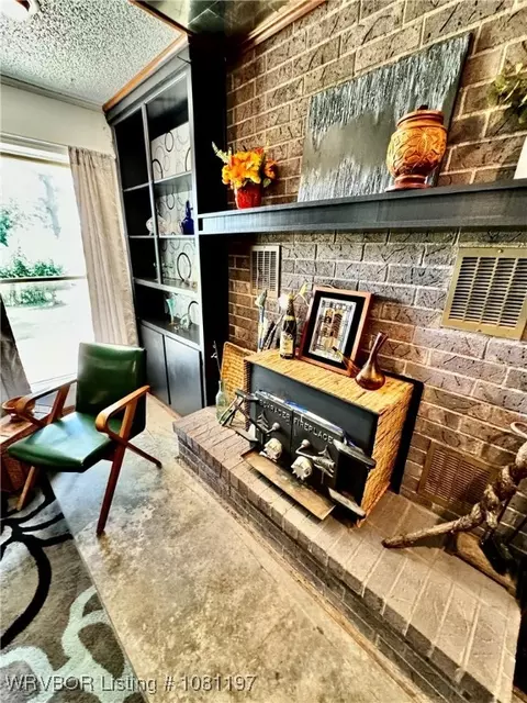 Living - 4518 Mount Harmony Rd, Greenwood, AR 72936 photo 4 of 4