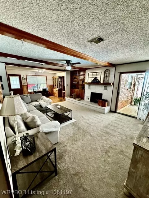 Living - 4518 Mount Harmony Rd, Greenwood, AR 72936 photo 2 of 4