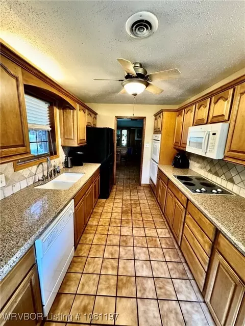 Kitchen - 4518 Mount Harmony Rd, Greenwood, AR 72936 photo 2 of 2