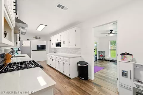 Kitchen - 9010 Skypark Dr, Fort Smith, AR 72903 photo 1 of 2