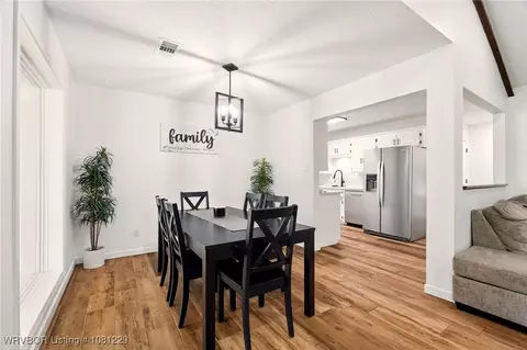 Dining - 9010 Skypark Dr, Fort Smith, AR 72903 photo 2 of 3
