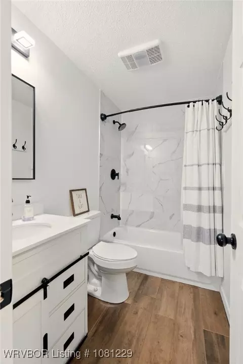 Bath - 9010 Skypark Dr, Fort Smith, AR 72903 photo 2 of 2