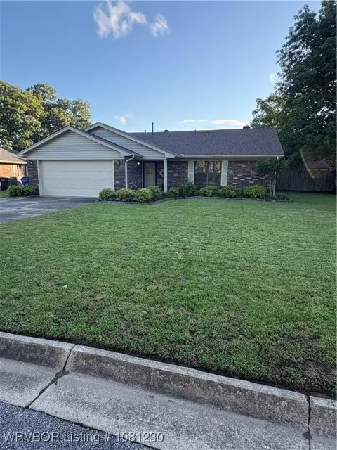 8604 Meadow Dr, Fort Smith, AR 72908
