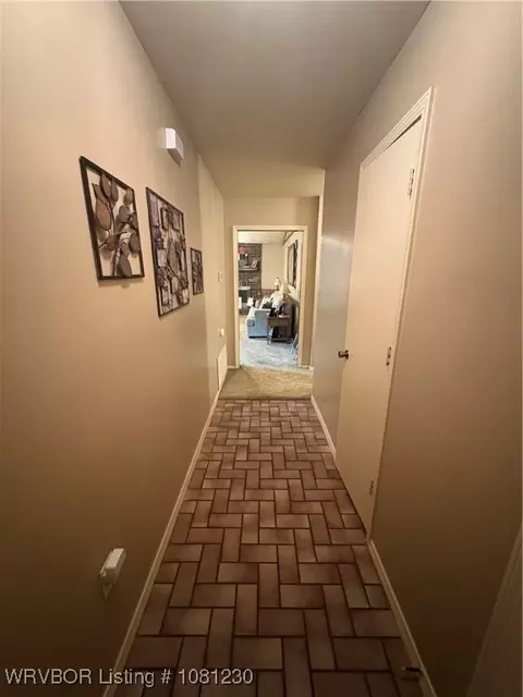 Entry Way - 8604 Meadow Dr, Fort Smith, AR 72908 photo 2 of 2