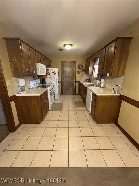 Kitchen - 8604 Meadow Dr, Fort Smith, AR 72908 photo 2 of 2