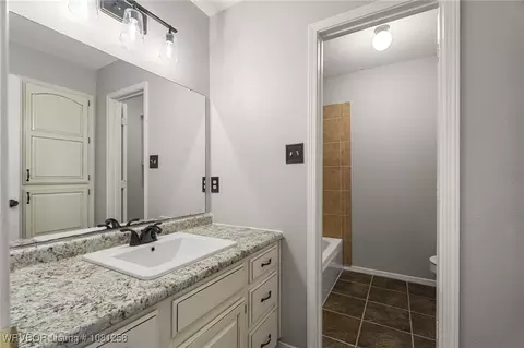 Bath - 3905 Glen Flora Way, Fort Smith, AR 72908 photo 3 of 4