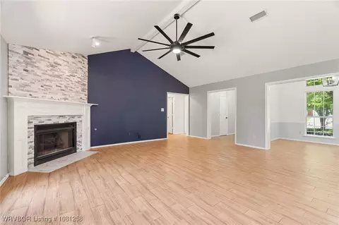 Living - 3905 Glen Flora Way, Fort Smith, AR 72908 photo 2 of 4