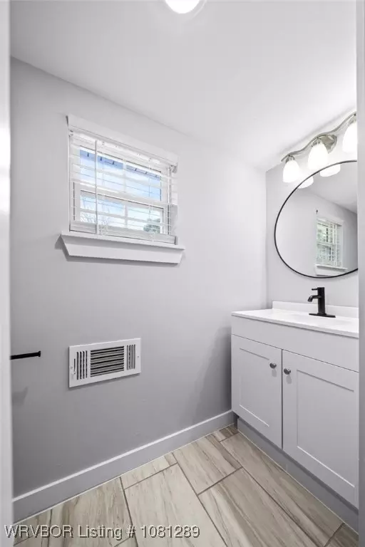 Bath - 2705 Hardie Ave, Fort Smith, AR 72901 photo 2 of 3