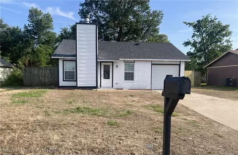6724 S Independence St, Fort Smith, AR 72903