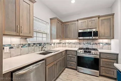 Kitchen - 1800 Ebbing Loop, Barling, AR 72923 photo 1 of 3