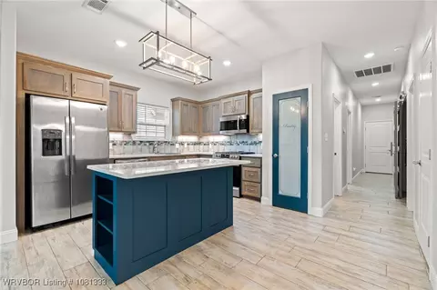 Kitchen - 1800 Ebbing Loop, Barling, AR 72923 photo 3 of 3
