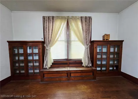 Living - 313 W Main St, Paris, AR 72855 photo 4 of 5