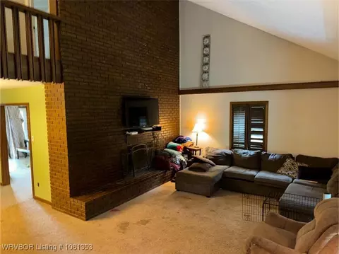 Living - 6116 Dakotah Dr, Fort Smith, AR 72916 photo 3 of 5